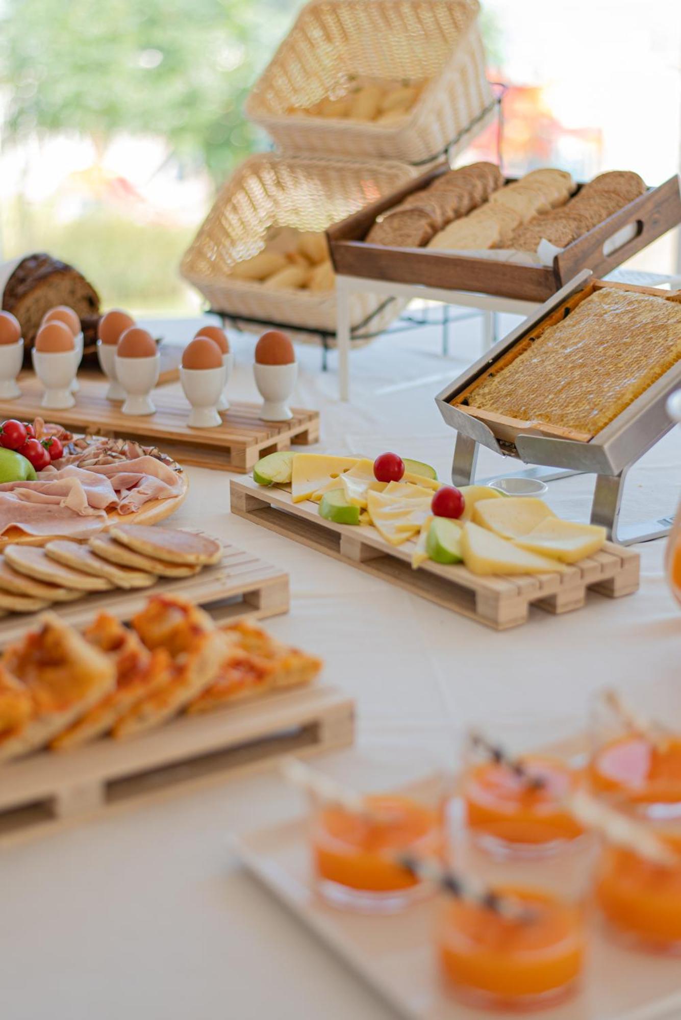 Ambasciatori Hotel - Beach Front -Breakfast Xxl & Brunch Until 12 30Pm Misano Adriatico Dış mekan fotoğraf