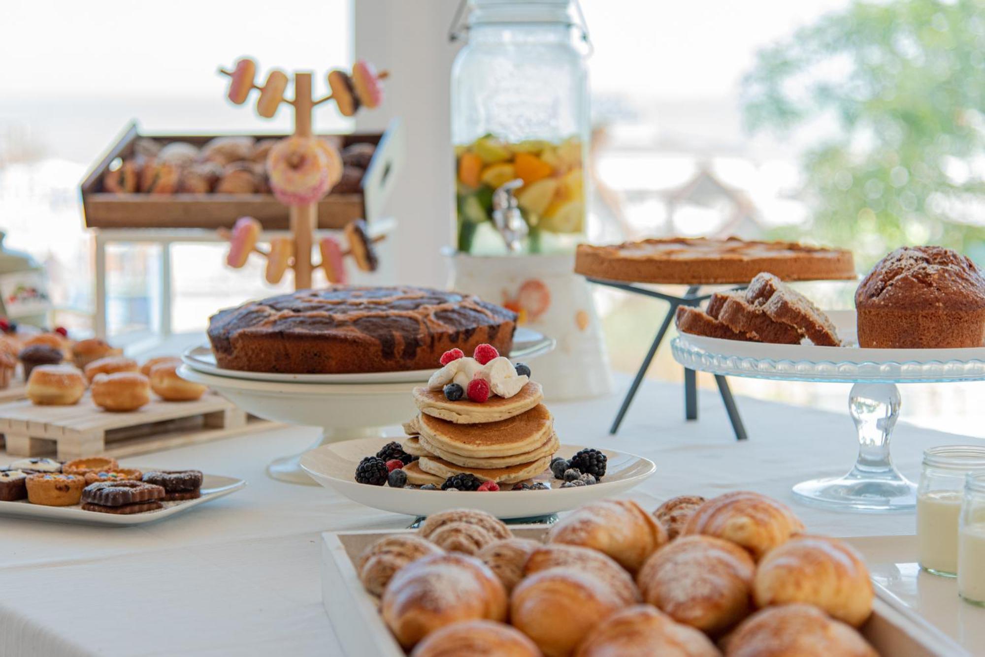 Ambasciatori Hotel - Beach Front -Breakfast Xxl & Brunch Until 12 30Pm Misano Adriatico Dış mekan fotoğraf